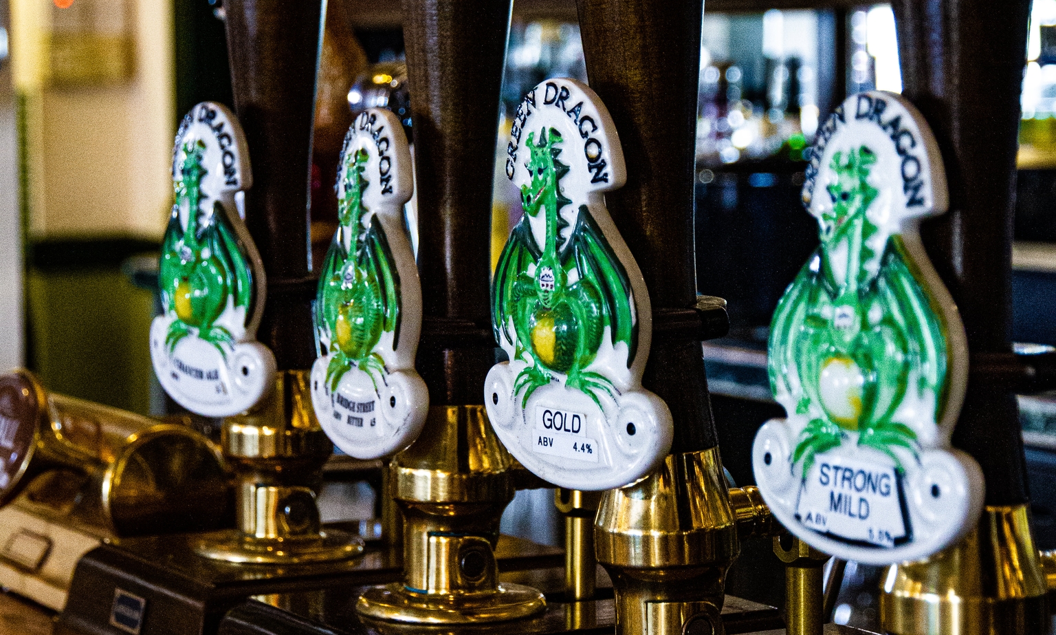 Green Dragon Bungay - pump clips on the bar - Chaucer, Bridge Street, Gold
